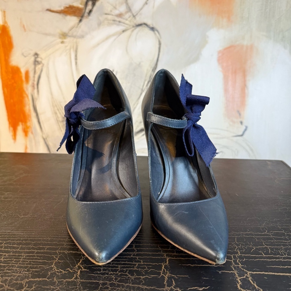 Tory Burch Navy Heels with Bow Accent - Picture 1 of 8